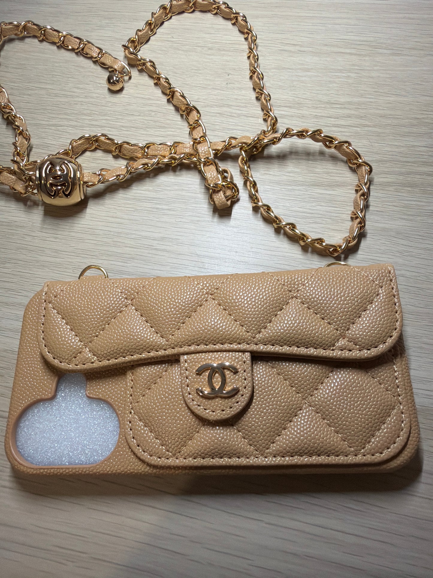 Coque CC camel iPhone 16