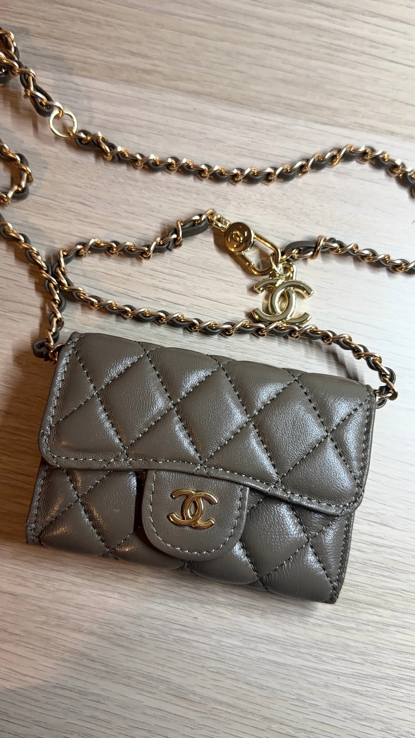 Mini sac couleur taupe