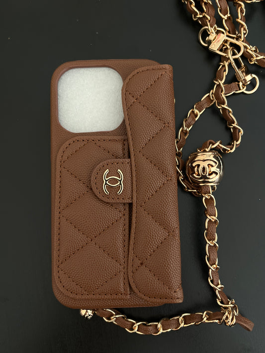 Coque CC marron foncé iPhone 16