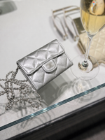 Mini sac argenté « l’élégance »