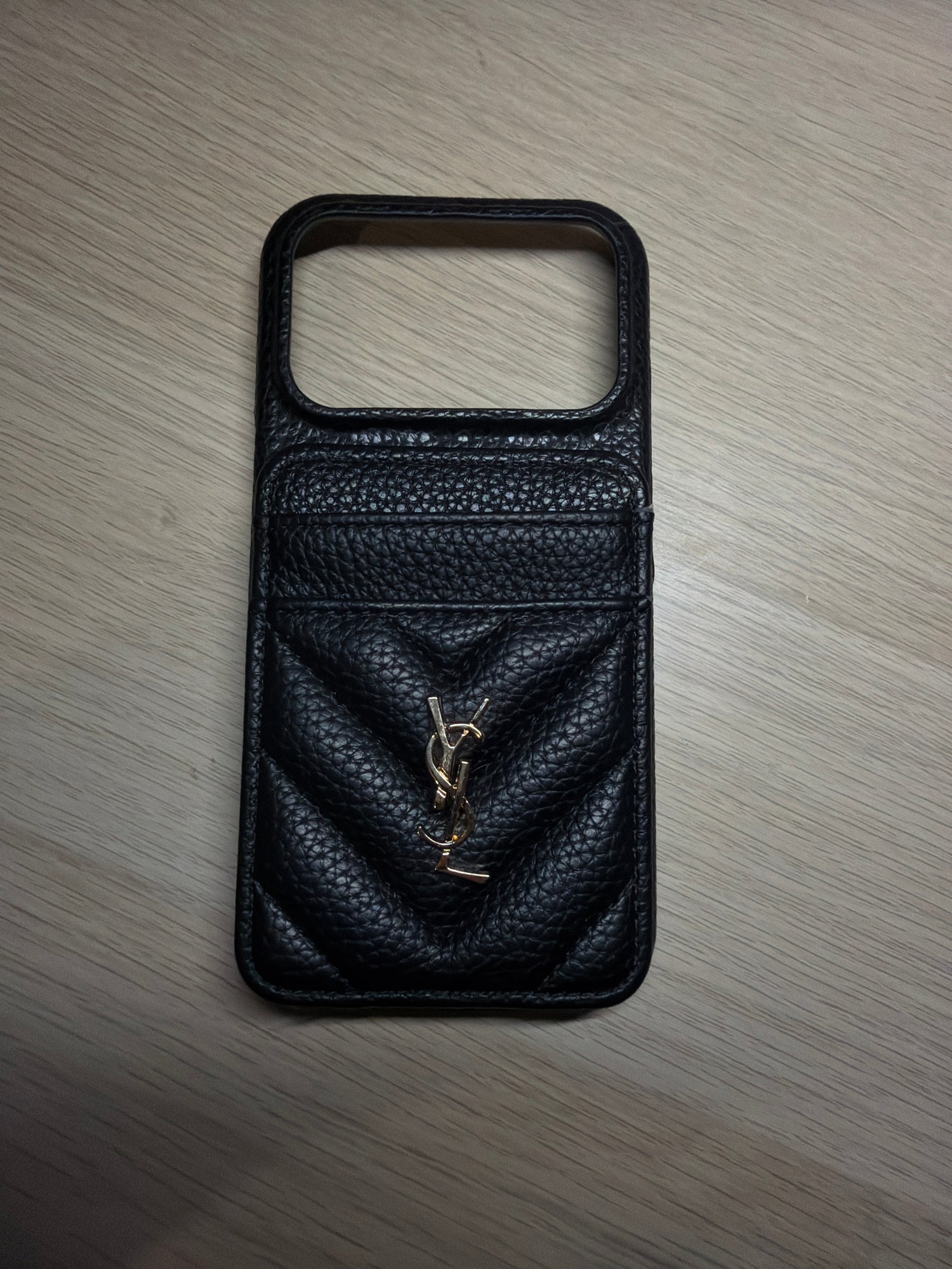 Coque YSL noir 17 pro