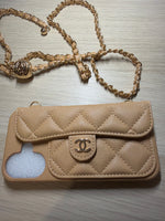 Coque CC camel iPhone 16