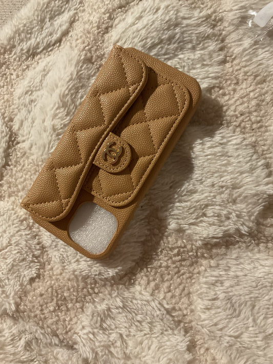 Coque CC 16 pro Max avec chaine couleur camel